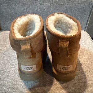UGGs WOMEN Chestnut Boots 7